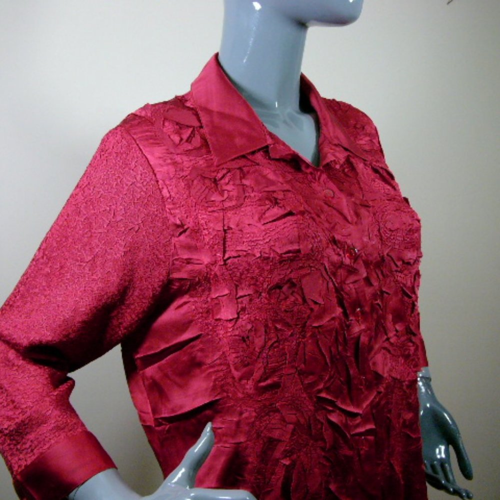 Chico’s Red Crinkle Long Sleeve Button Down Shirt Women’s - Size 2